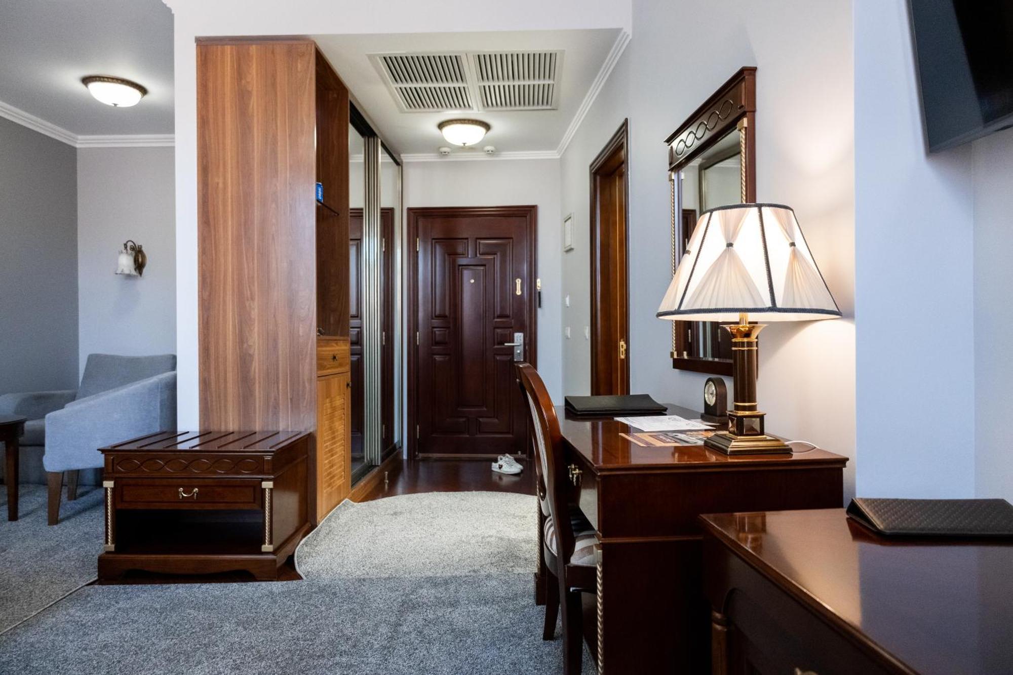 Allureinn Hotel And Spa Chernivtsi Εξωτερικό φωτογραφία