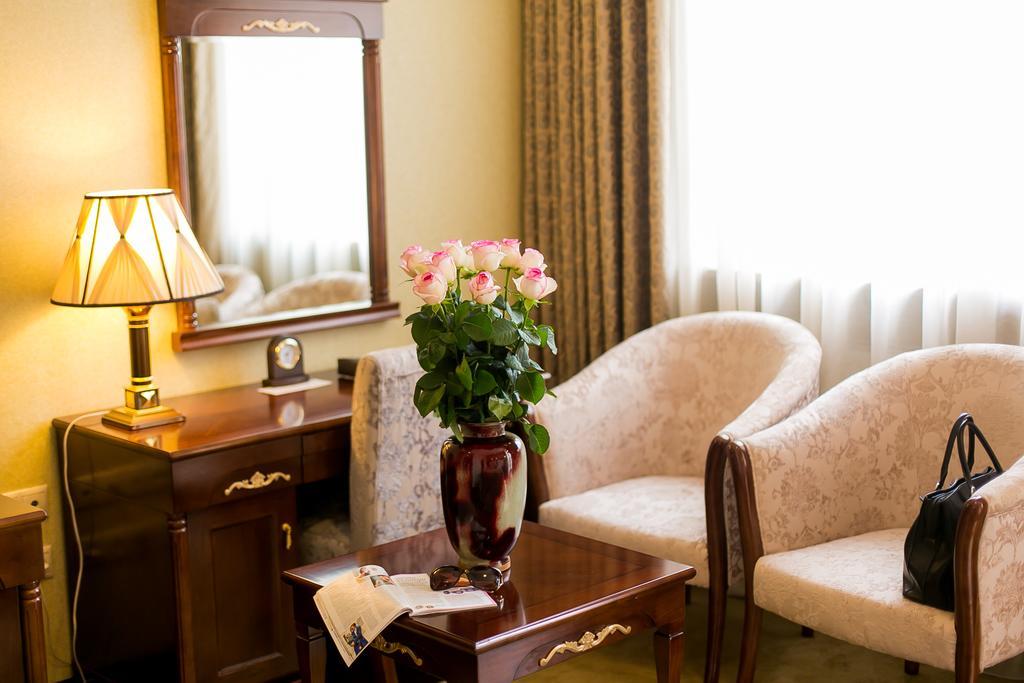 Allureinn Hotel And Spa Chernivtsi Εξωτερικό φωτογραφία