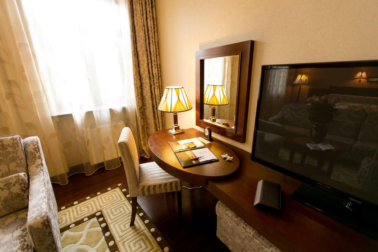 Allureinn Hotel And Spa Chernivtsi Εξωτερικό φωτογραφία